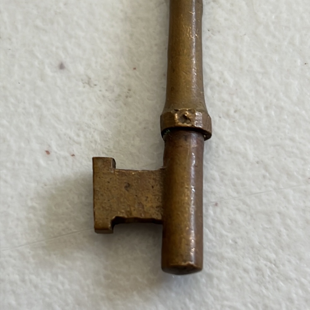 Vintage brass keys - Picture 7 of 7